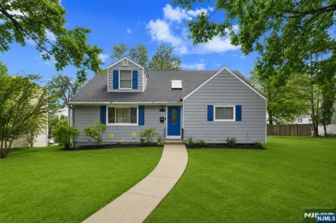 8 Oak Crest Rd, West Orange, NJ 07052