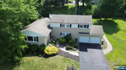 260 Saint Cloud Ave, West Orange, NJ 07052
