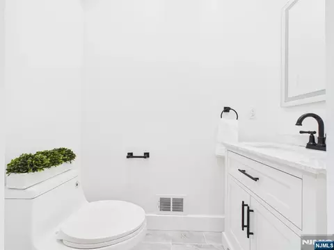 Bath - 64 Graham Pl, Teaneck, NJ 07666 photo 2 of 4