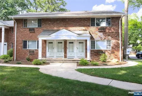 216 Washington Dr, Ramsey, NJ 07446