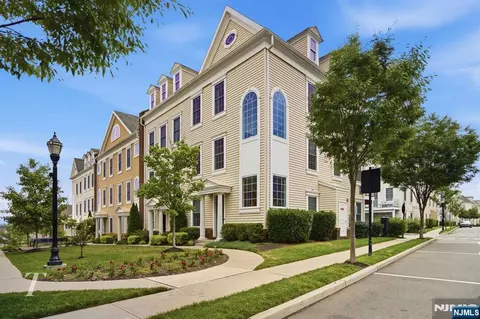 141 Roosevelt Dr, Wood Ridge, NJ 07075