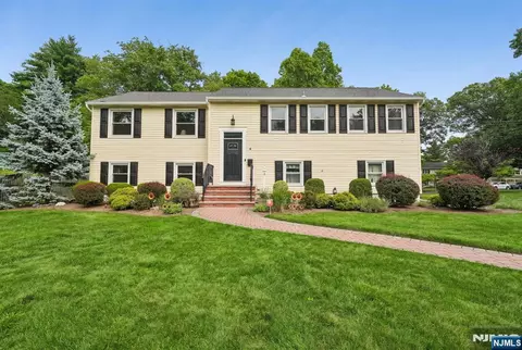 4 Elkin Dr, Livingston, NJ 07039