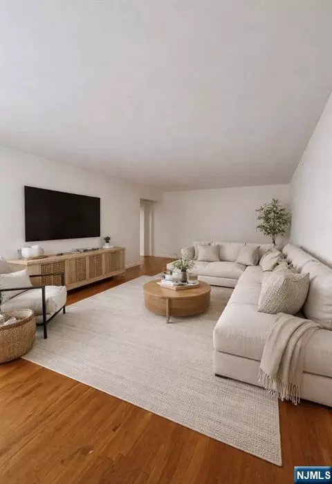 565 Grove St #F-2, Clifton, NJ 07013