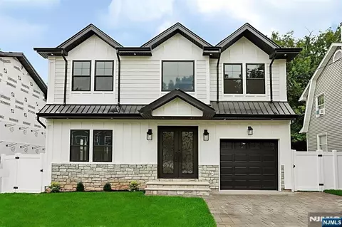 49 N Glenwood Dr, Bergenfield, NJ 07621