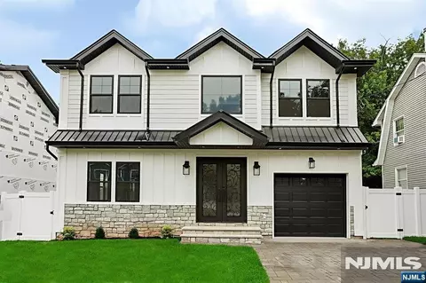 49 N Glenwood Dr, Bergenfield, NJ 07621
