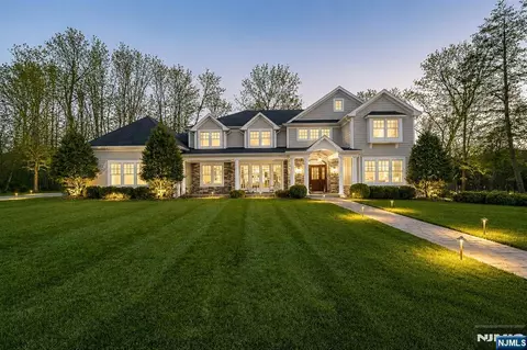 106 Koch Ln, Old Tappan, NJ 07675