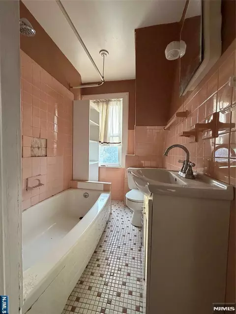 Bath - 90 Spring Valley Ave, Hackensack, NJ 07601 photo 3 of 3