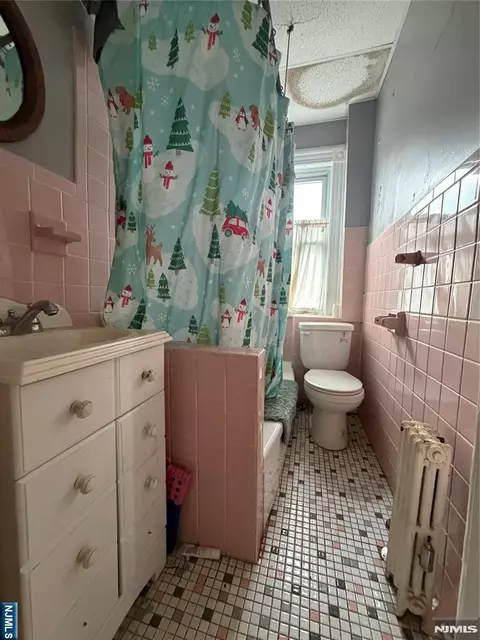 Bath - 90 Spring Valley Ave, Hackensack, NJ 07601 photo 2 of 3