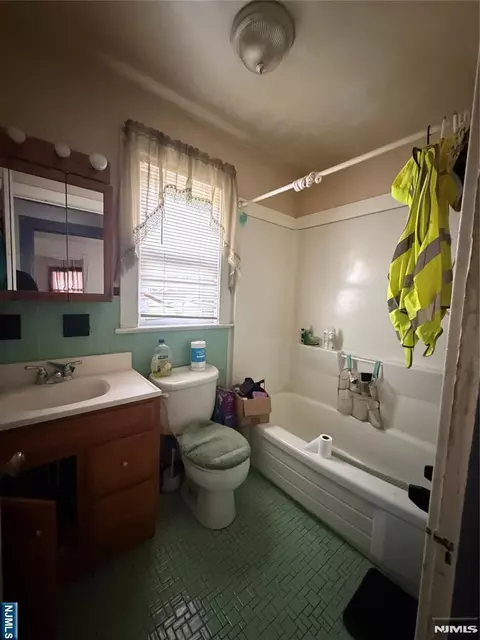 Bath - 90 Spring Valley Ave, Hackensack, NJ 07601 photo 1 of 3