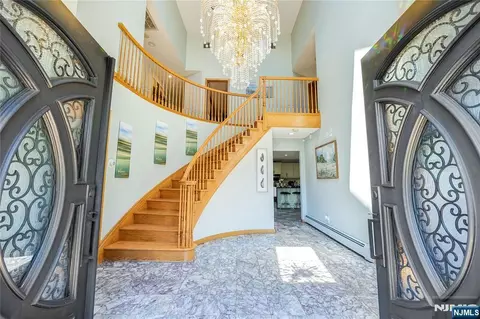 141 Burton Ave, Hasbrouck Heights, NJ 07604