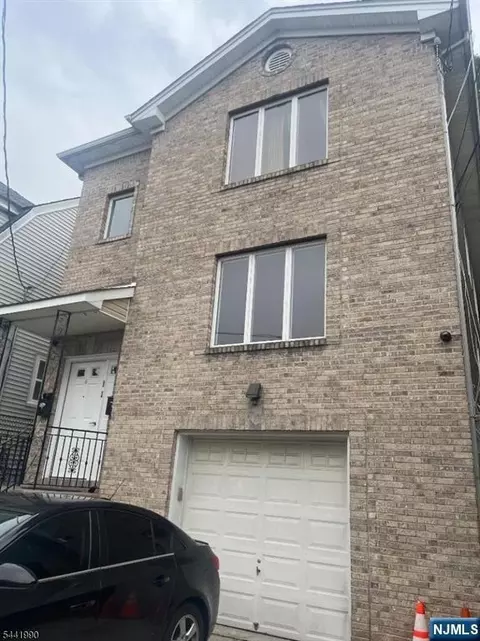 12-14 Cliff Hill Pl, Newark, NJ 07106