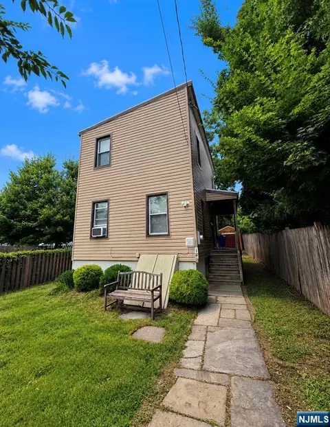 12 Dey St, Montclair, NJ 07042