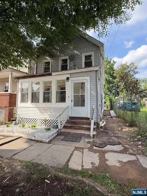549 Beach St, Orange, NJ 07050