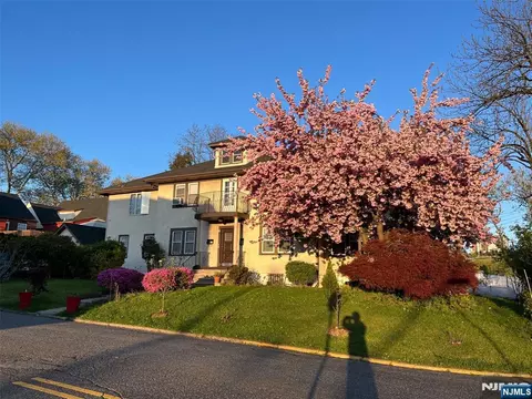 827 Pleasantview Ter, Ridgefield, NJ 07657
