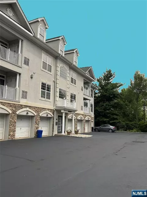 4 Quarry Dr #B3, Woodland Park, NJ 07424