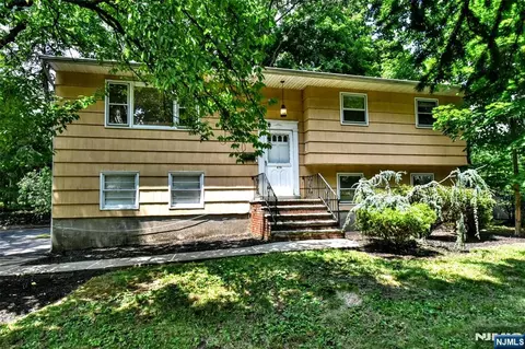 479 Goffle Rd, Wyckoff, NJ 07481