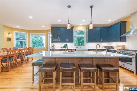 93 Coventry Way, Ringwood, NJ 07456