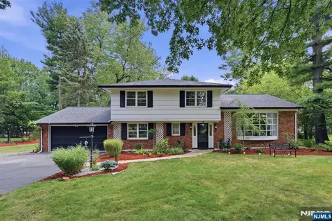 44 Northrop Ln, Tenafly, NJ 07670