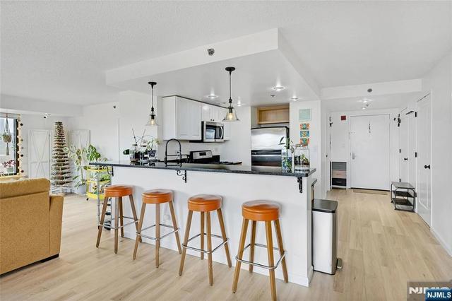 700 1st St #6H, Hoboken, NJ 07030
