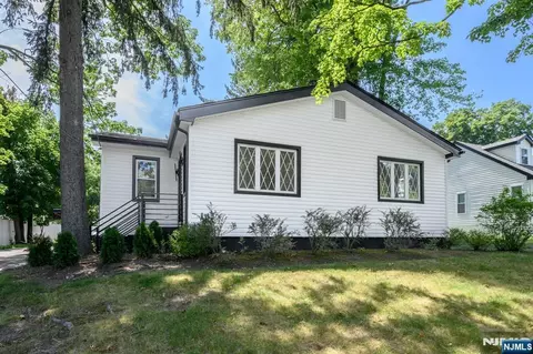137 Myrtle Ave, Allendale, NJ 07401