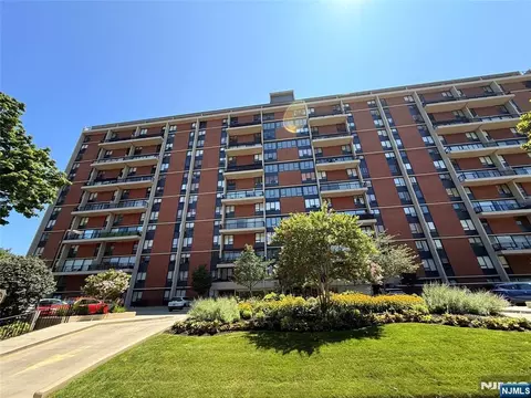 4 Horizon Rd #631, Fort Lee, NJ 07024