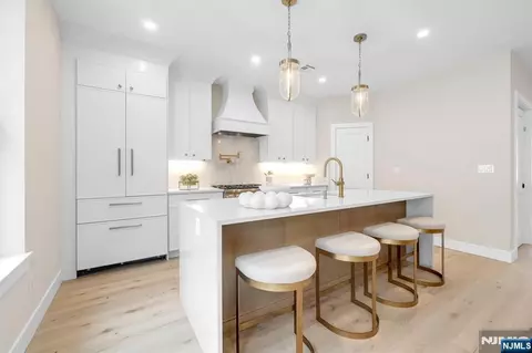 188 Broadway #8, Woodcliff Lake, NJ 07677