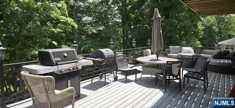Exterior - 194 Macdonald Dr, Wayne, NJ 07470 photo 2 of 4
