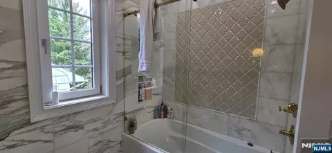 Bath - 194 Macdonald Dr, Wayne, NJ 07470 photo 1 of 5