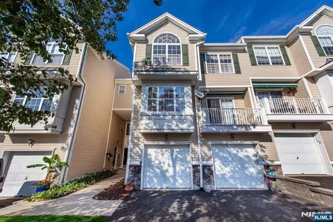 146 Summit Rdg #1406, Pompton Lakes, NJ 07442
