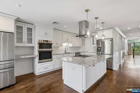 Kitchen - 10 Wadsworth Ct, Teaneck, NJ 07666 photo 1 of 5