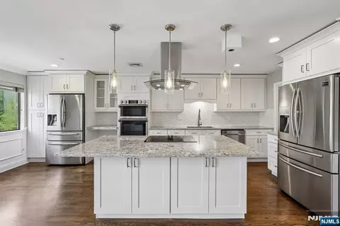Kitchen - 10 Wadsworth Ct, Teaneck, NJ 07666 photo 2 of 5