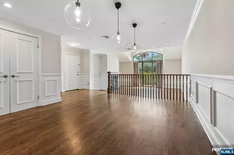 Living - 10 Wadsworth Ct, Teaneck, NJ 07666 photo 5 of 5