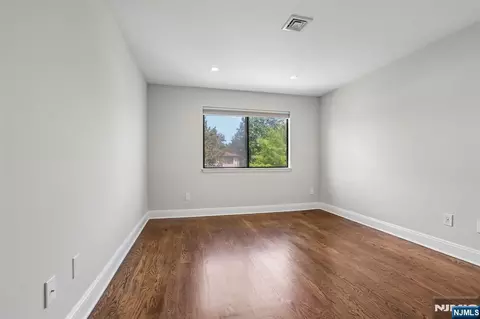 Bedroom - 10 Wadsworth Ct, Teaneck, NJ 07666 photo 3 of 5