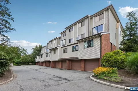 Exterior - 10 Wadsworth Ct, Teaneck, NJ 07666 photo 4 of 4
