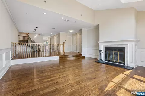Living - 10 Wadsworth Ct, Teaneck, NJ 07666 photo 4 of 5