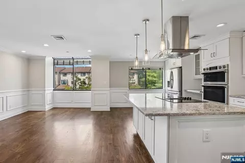 Living - 10 Wadsworth Ct, Teaneck, NJ 07666 photo 3 of 5