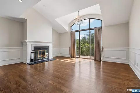Living - 10 Wadsworth Ct, Teaneck, NJ 07666 photo 1 of 5