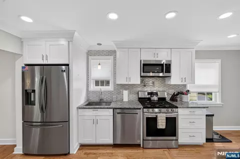Kitchen - 410 Chestnut St, Paramus, NJ 07652 photo 4 of 5