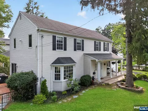 Exterior - 410 Chestnut St, Paramus, NJ 07652 photo 8 of 9