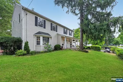 Exterior - 410 Chestnut St, Paramus, NJ 07652 photo 4 of 9