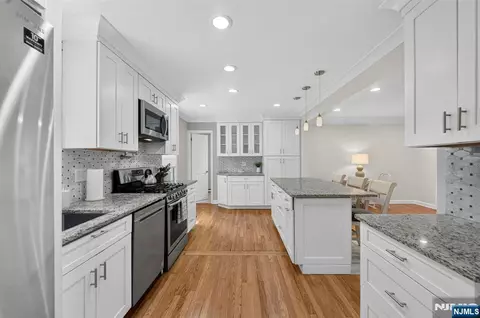 Kitchen - 410 Chestnut St, Paramus, NJ 07652 photo 3 of 5