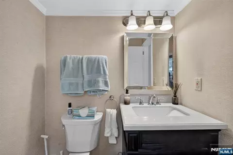 Bath - 410 Chestnut St, Paramus, NJ 07652 photo 2 of 6