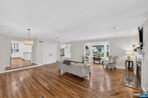 Living - 410 Chestnut St, Paramus, NJ 07652 photo 3 of 8