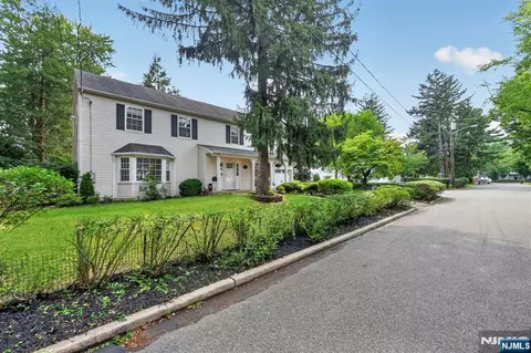 Exterior - 410 Chestnut St, Paramus, NJ 07652 photo 3 of 9