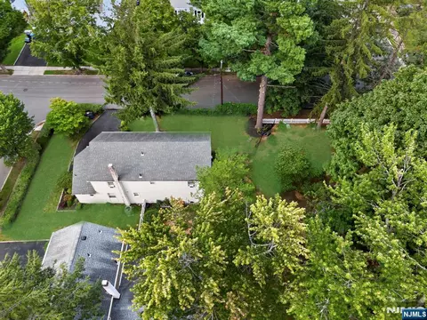 View/Area - 410 Chestnut St, Paramus, NJ 07652 photo 2 of 4
