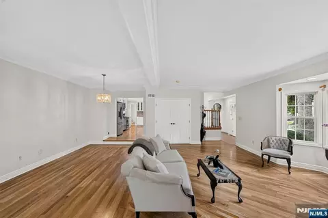 Living - 410 Chestnut St, Paramus, NJ 07652 photo 4 of 8
