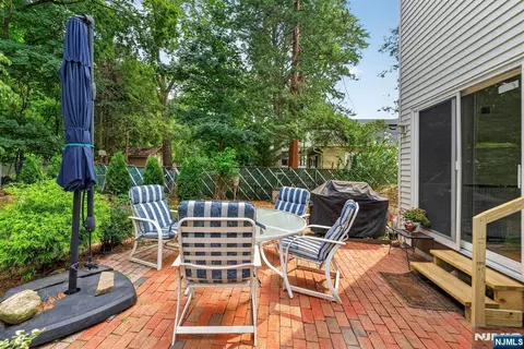 Exterior - 410 Chestnut St, Paramus, NJ 07652 photo 7 of 9