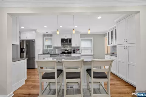 Kitchen - 410 Chestnut St, Paramus, NJ 07652 photo 2 of 5