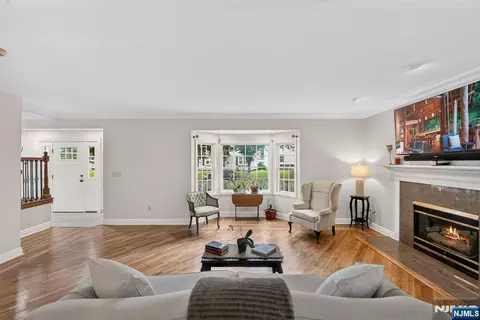 Living - 410 Chestnut St, Paramus, NJ 07652 photo 5 of 8