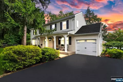 Exterior - 410 Chestnut St, Paramus, NJ 07652 photo 2 of 9